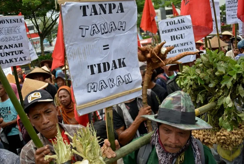 Pengunjuk Rasa Yang Tergabung Dalam Serikat Tani Nasional Membentangkan 160329145356 235
